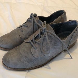 Women’s gray oxfords